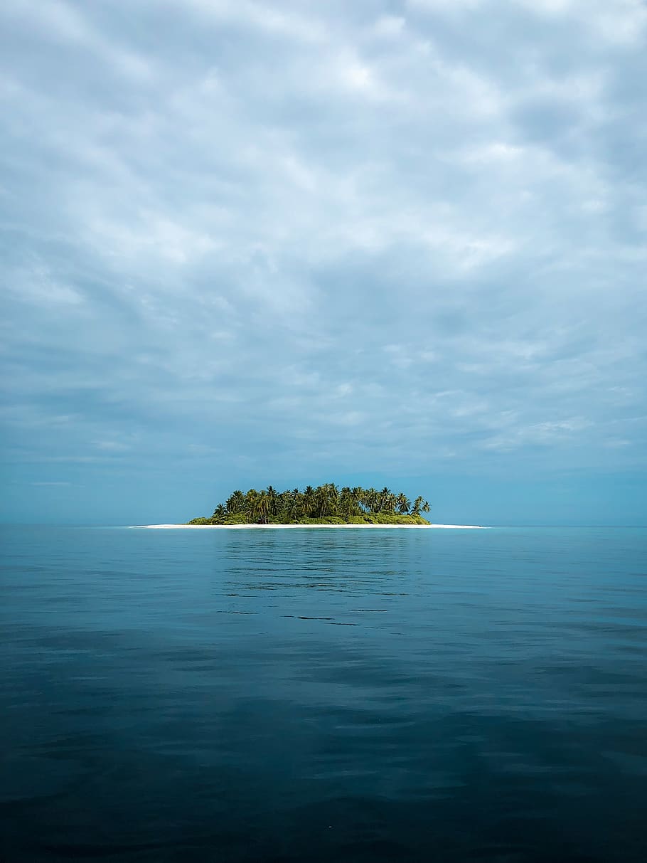 green islet, cloud - sky, water, waterfront, sea, beauty in nature HD wallpaper