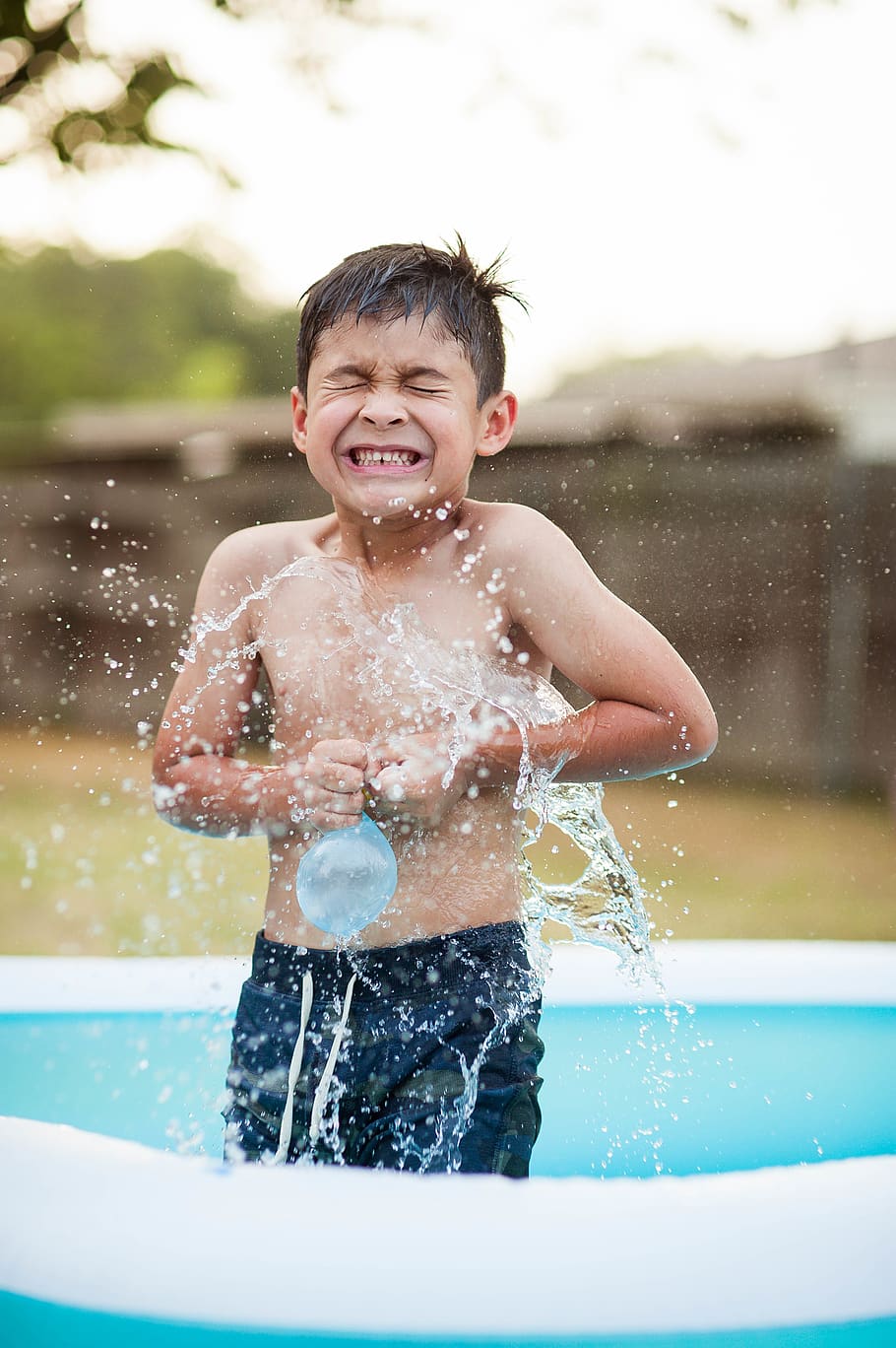 boy playing plastic balloon inside inflatable pool, childhood HD wallpaper