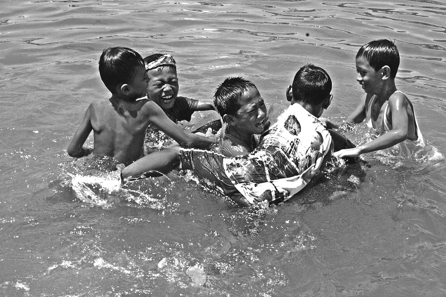 blackandwhite, beach, summer, childhood, boys, water, group of people HD wallpaper