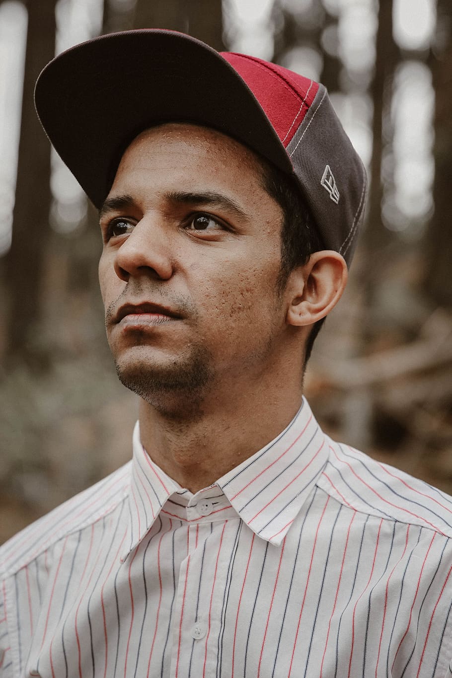 portrait, headshot, one person, hat, real people, focus on foreground HD wallpaper