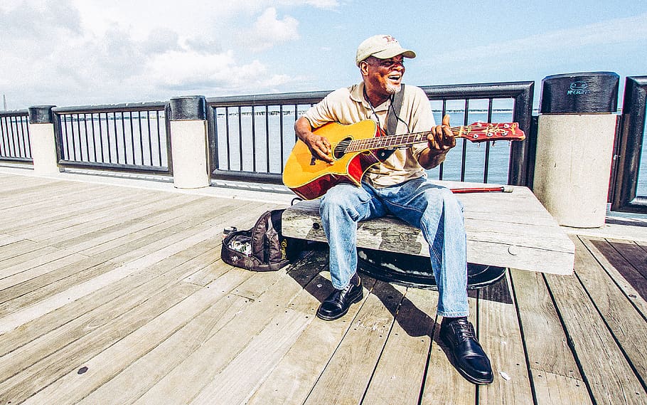 man sitting on bench while playing guitar, one person, casual clothing HD wallpaper