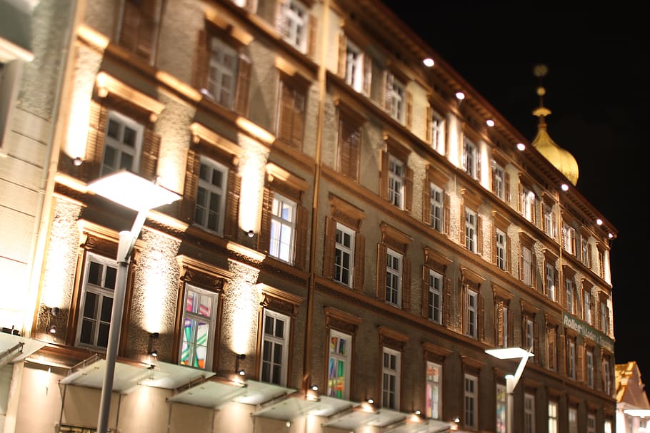 austria, graz, windows, yellow, brown, house, bokeh, night HD wallpaper