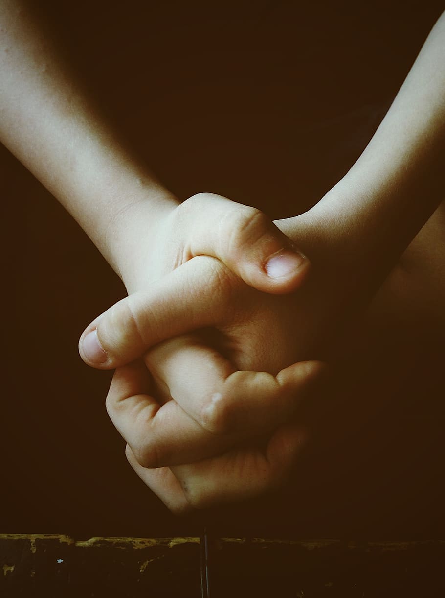 holding hands, human hand, human body part, close-up, real people HD wallpaper