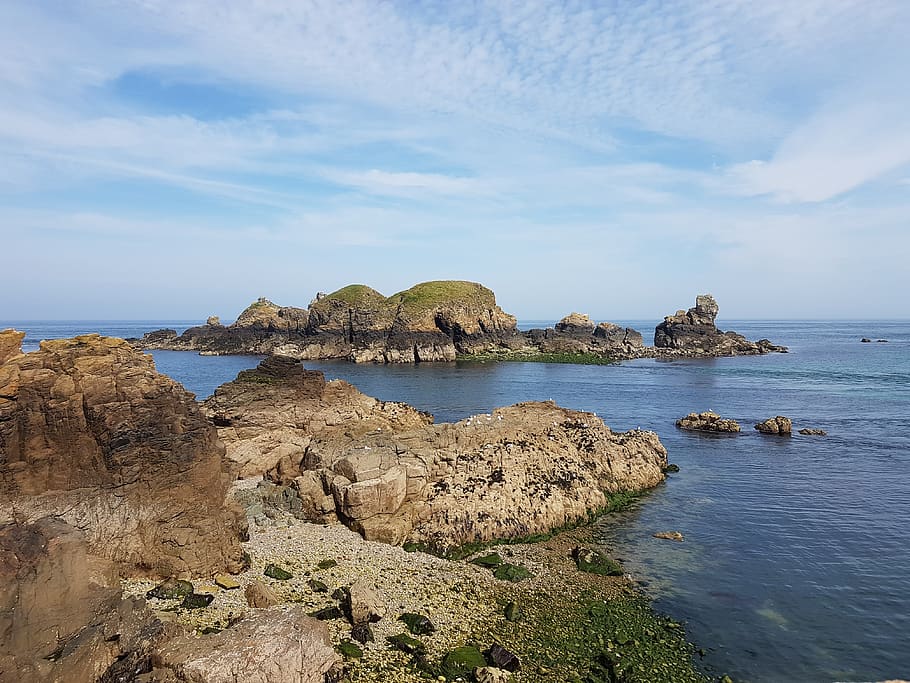 sark, low tide, rocks, sea, water, sky, beauty in nature, rock - object HD wallpaper