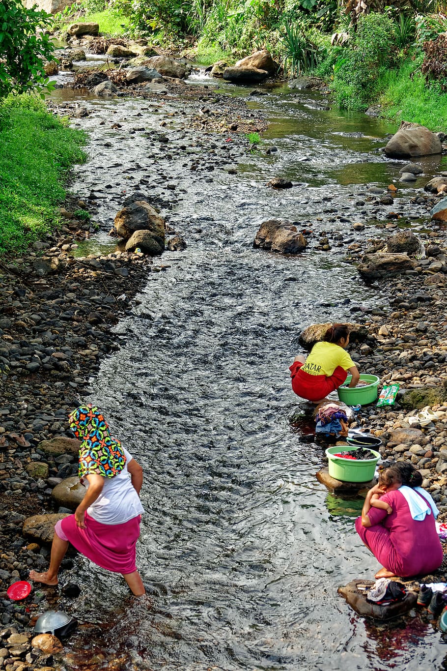 Three Women Washing Clothes At The River, chores, cleaning, daylight HD wallpaper