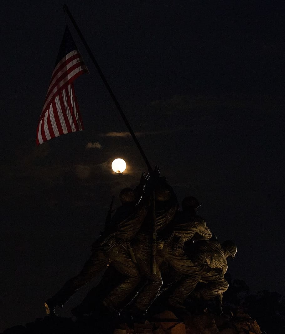 war, memorial, sculpture, fig, figure, statue, night, flag HD wallpaper