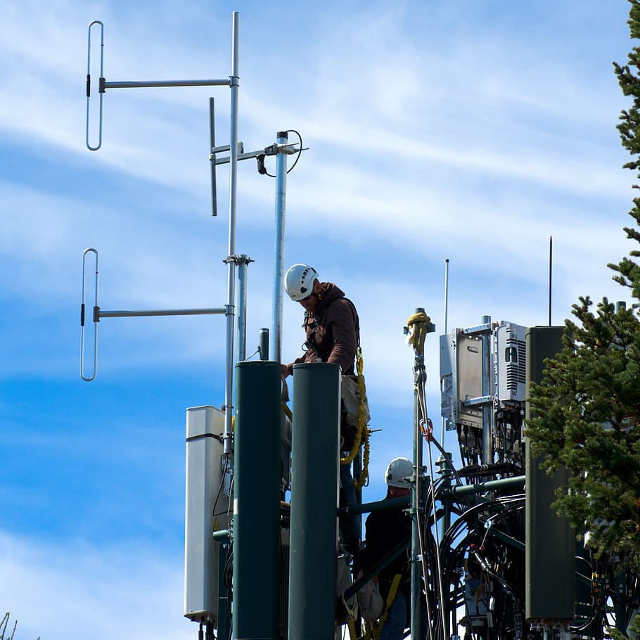 signal mountain cell tower, cellular, workers, communication, HD wallpaper