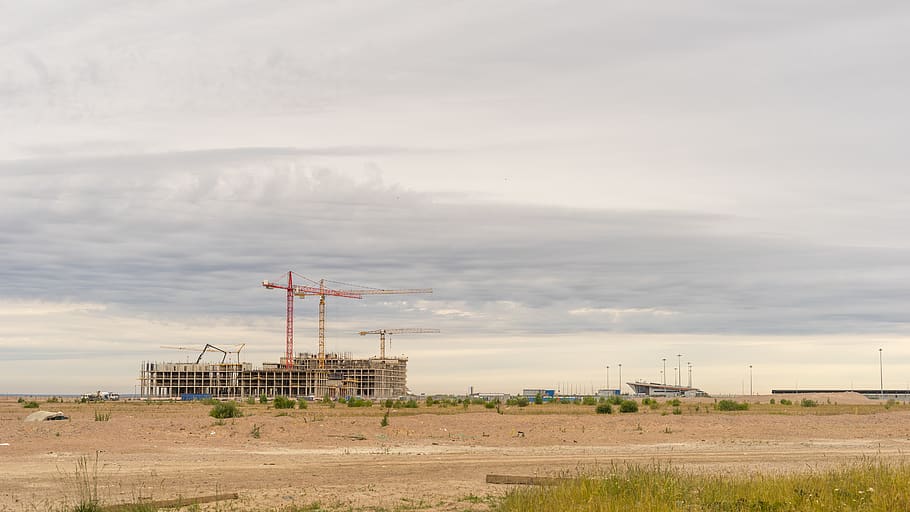 gray metal building under white sky, construction crane, sand HD wallpaper