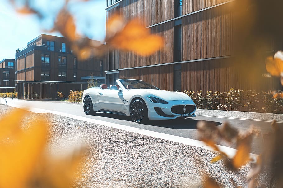 white convertible parked near brown wall, car, maserati, leaf HD wallpaper
