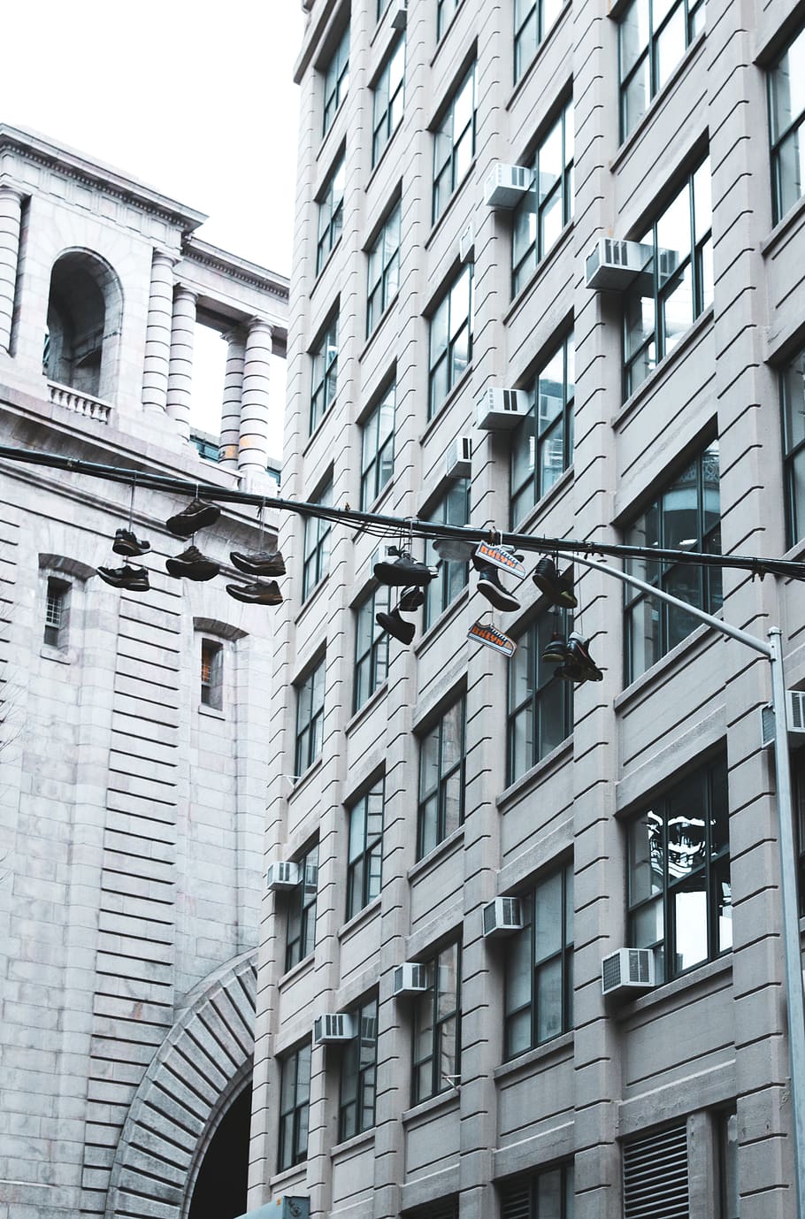 shoes hanging on street pole, architecture, skyscraper, building, HD wallpaper