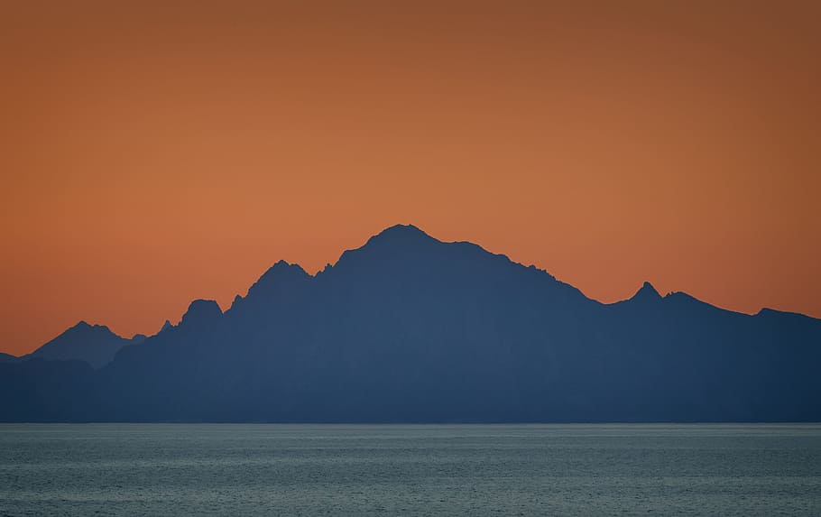 silhouette of mountain by the sea, landscape, water, ocean, sunset HD wallpaper