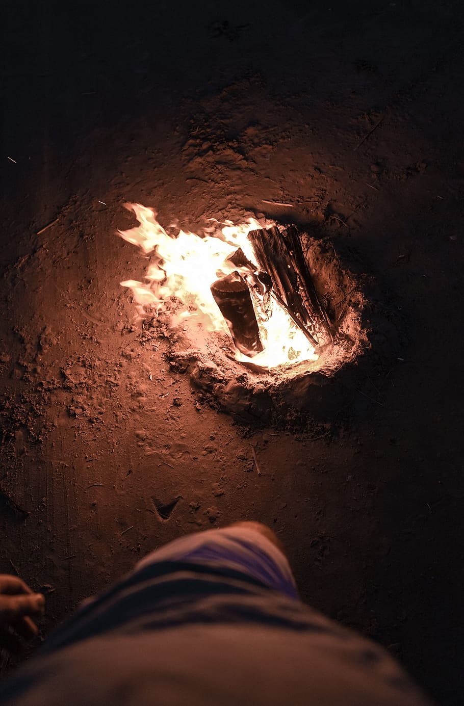 bonfire during nighttime, flame, person, human, dungeon, crypt HD wallpaper