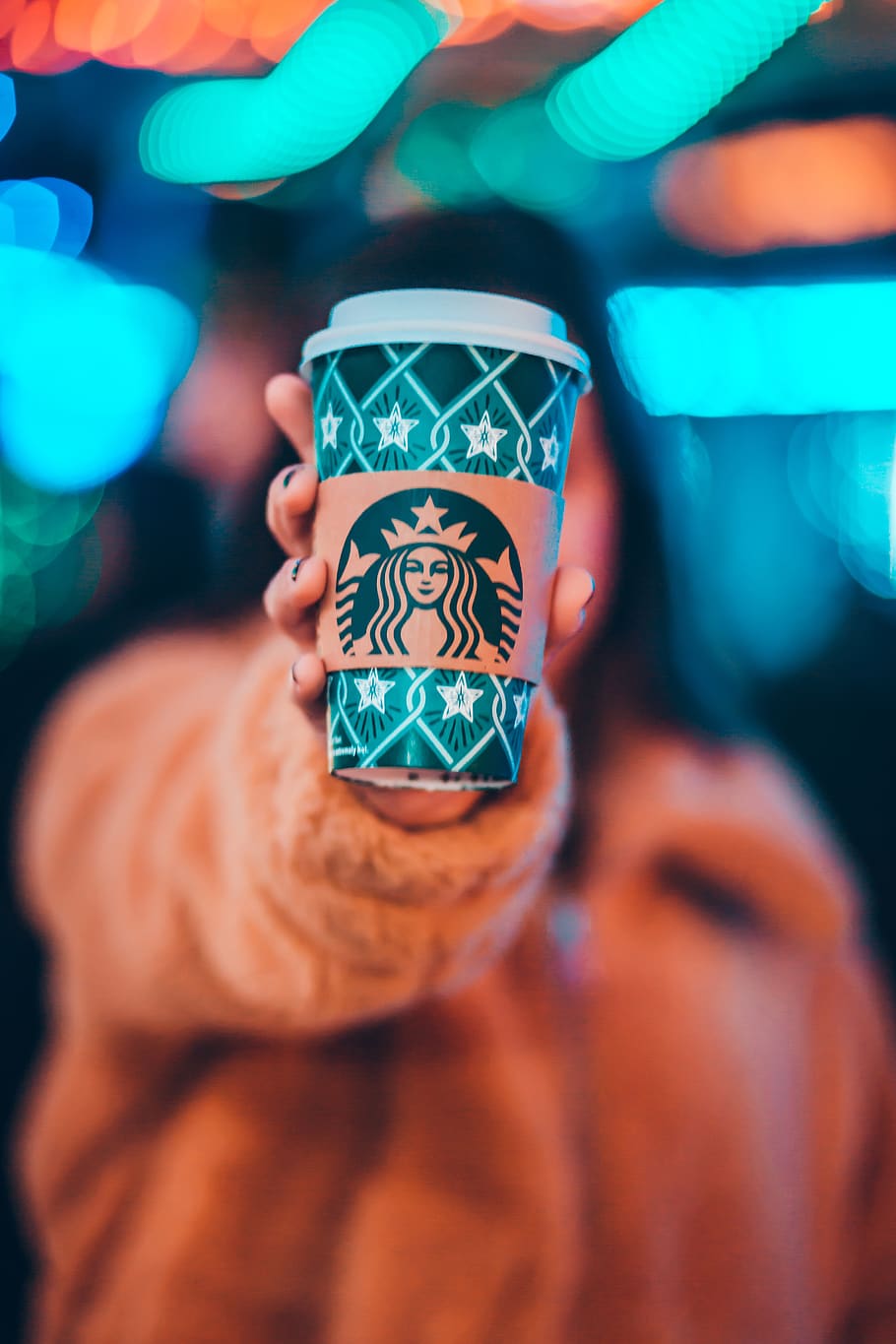 woman on brown jacket showing green and brown Starbucks coffee cup, HD wallpaper