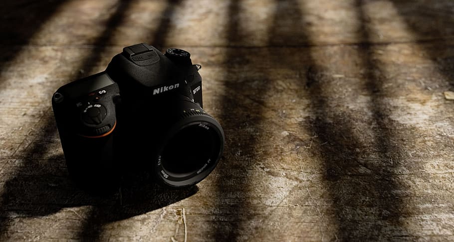 Camera in the shadows, SLR, capture, dirty, dslr, grunge, grungy HD wallpaper