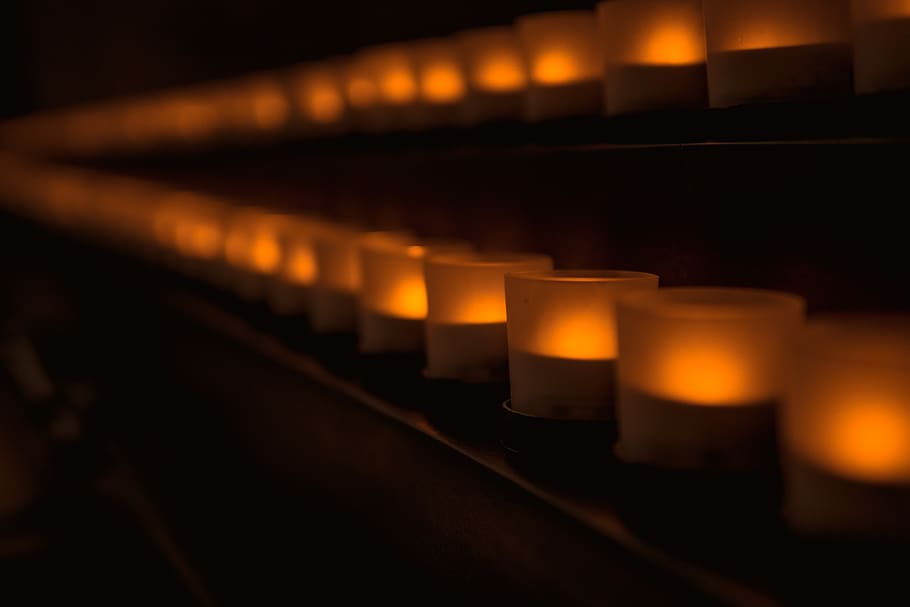 candles, light, dark, calm, burning, fire, flame, in a row HD wallpaper