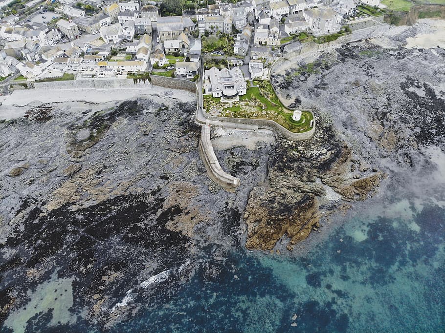 bird's-eye view photography of city near water, coast, adventure HD wallpaper