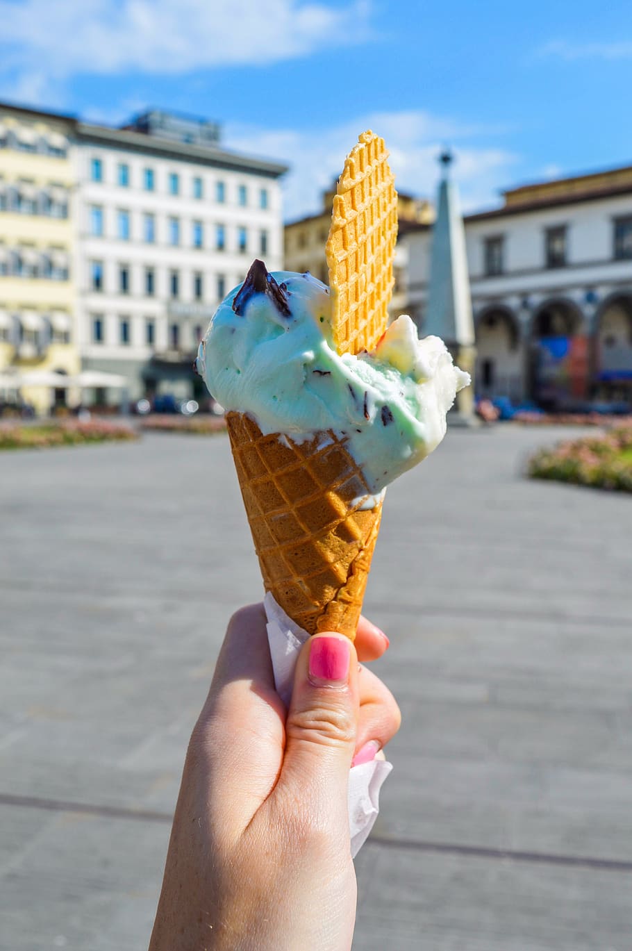 Person Holding Ice Cream, blur, chilled, chocolate, city, close-up HD wallpaper