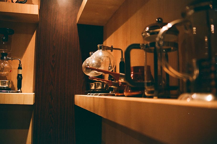 Selective Focus Photography of Coffee Pitchers on Shelf, brown HD wallpaper