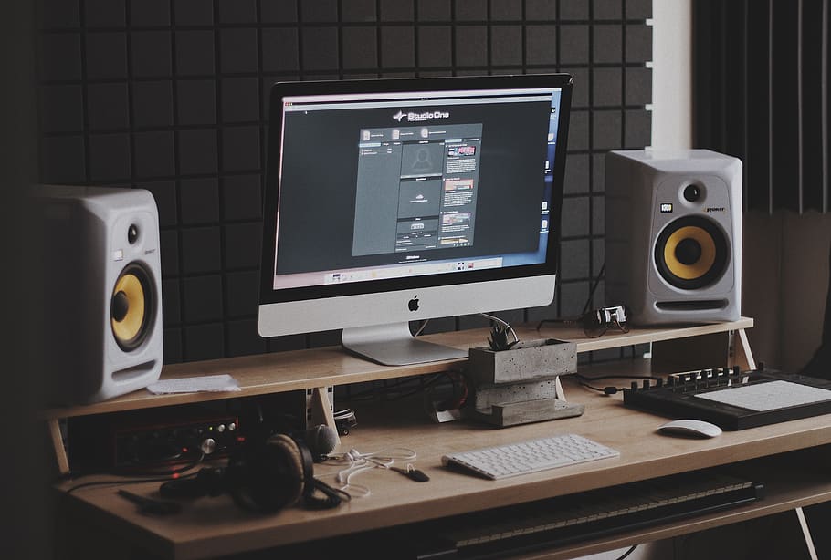 silver iMac turned on at the table, technology, indoors, computer HD wallpaper