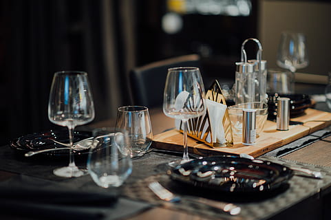 empty wine glasses on table, goblet, furniture, alcohol, beverage HD wallpaper