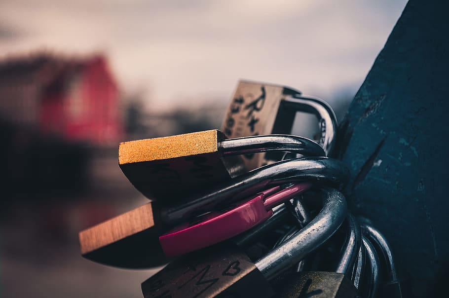 Shallow Focus Photo of Locks, blur, blurred background, close -up HD wallpaper