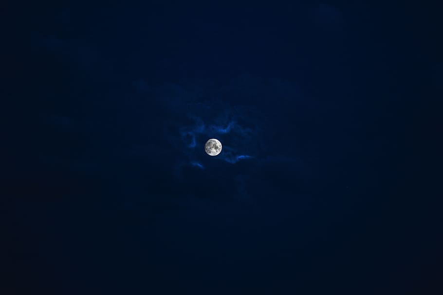 silhouette photo of moon, sky, cloud, looking up, blue, astrophotography HD wallpaper