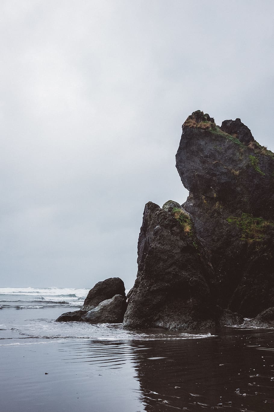 ocean, rock, beach, water, sky, sea, rock - object, beauty in nature HD wallpaper
