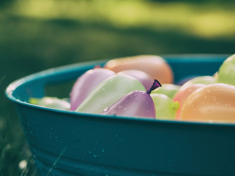 still, items, things, water, balloons, stack, pile, tub, basin HD wallpaper