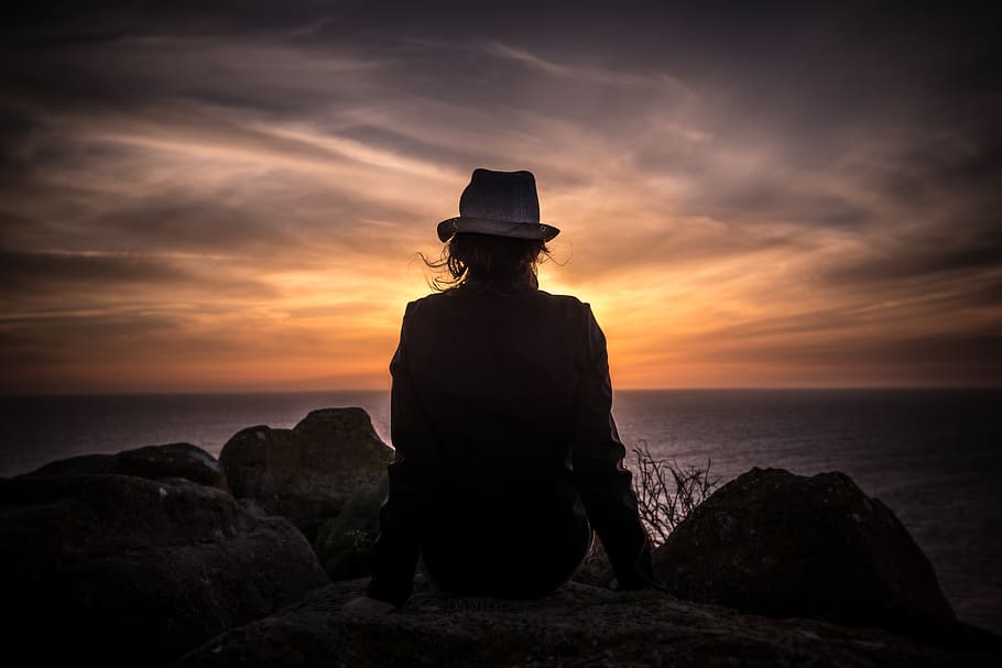 person, sitting, seaside, sunset, watching, dusk, fading light HD wallpaper