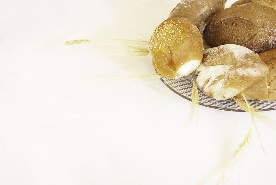 pastry on plate, bread, bun, food, white, wheat, grain, white bread HD wallpaper