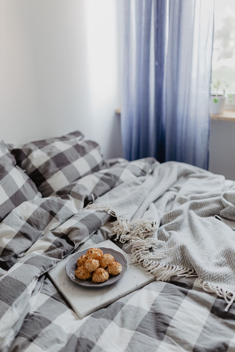 Blue pillows on a carpet, coffee, morning, break, scandi, bed HD wallpaper