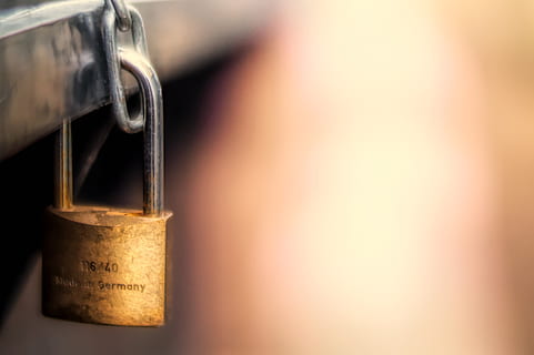 castle, steel, padlock, security, secure, closed, blur, bokeh HD wallpaper