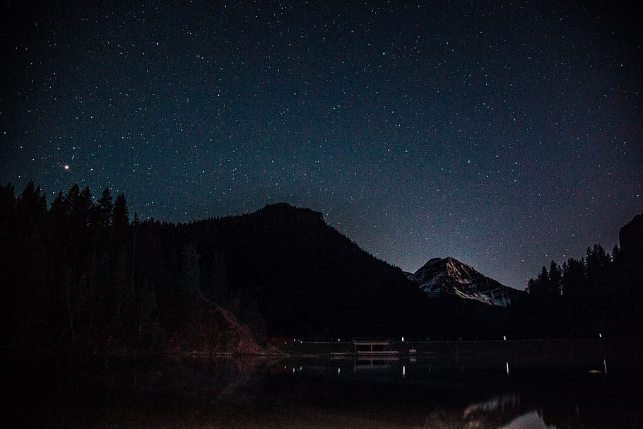 silhouette of mountain near body of water during night, star HD wallpaper