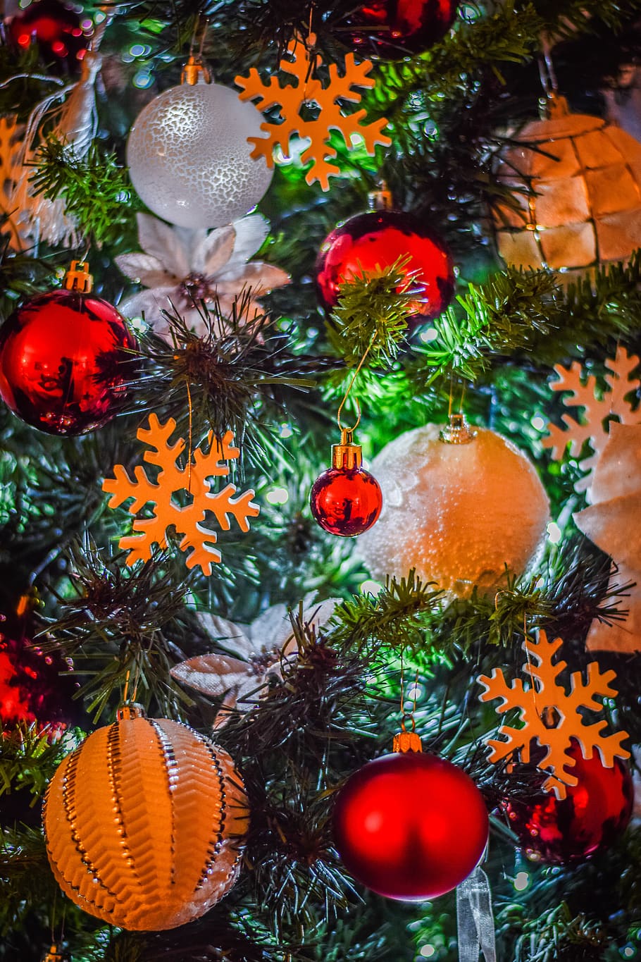 christmas, tree, decorative, sphere, trappings, holiday, celebration HD wallpaper