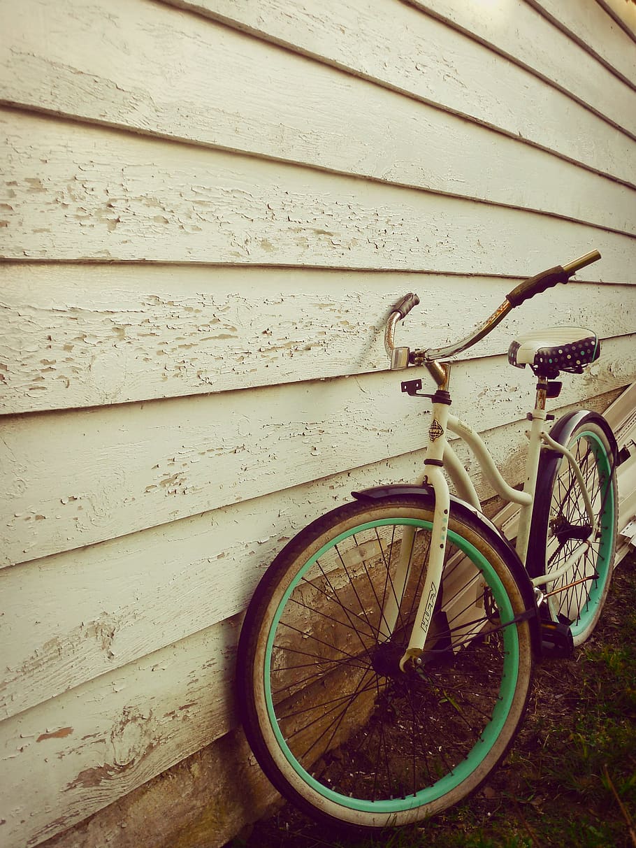 White and Teal Beach Cruiser Bike Beside White Painted Wooden Wall HD wallpaper