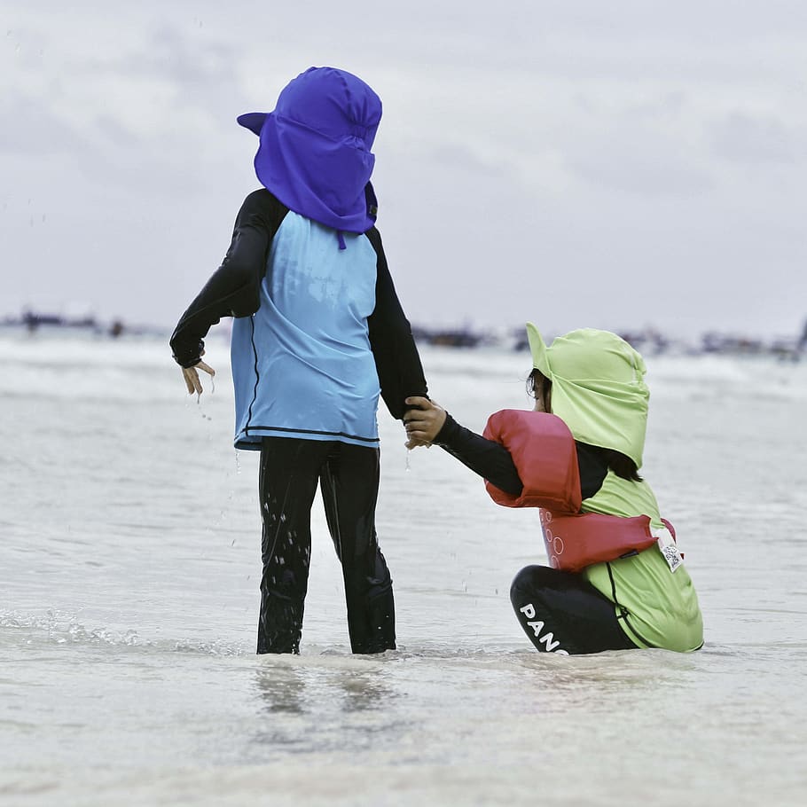 children, real people, water, two people, full length, lifestyles HD wallpaper