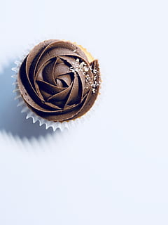 chocolate cupcake on white surface, coffs harbour, australia HD wallpaper