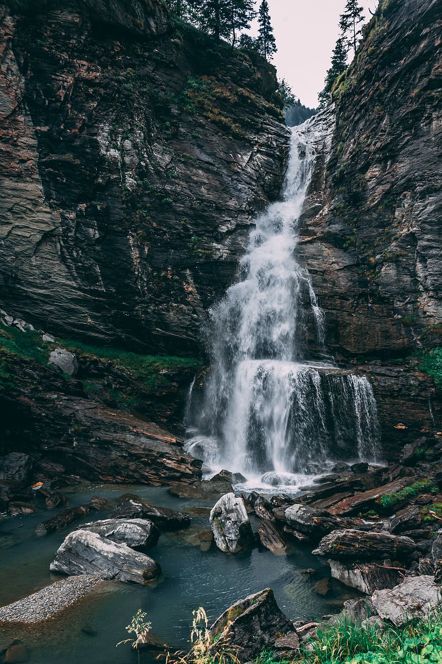 waterfall during daytime, nature, river, outdoors, cliff, grey HD wallpaper