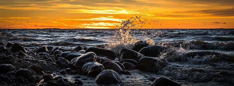 Waves Splashing at Stones on Beach during Sunset, clouds, dawn HD wallpaper