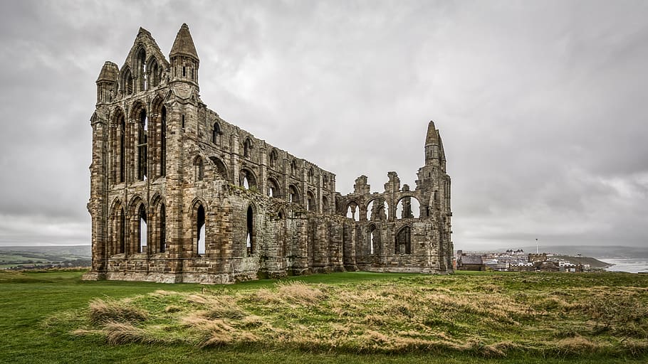whitby abbey, dracula, bram stoker, haunted, ruin, moody, yorkshire