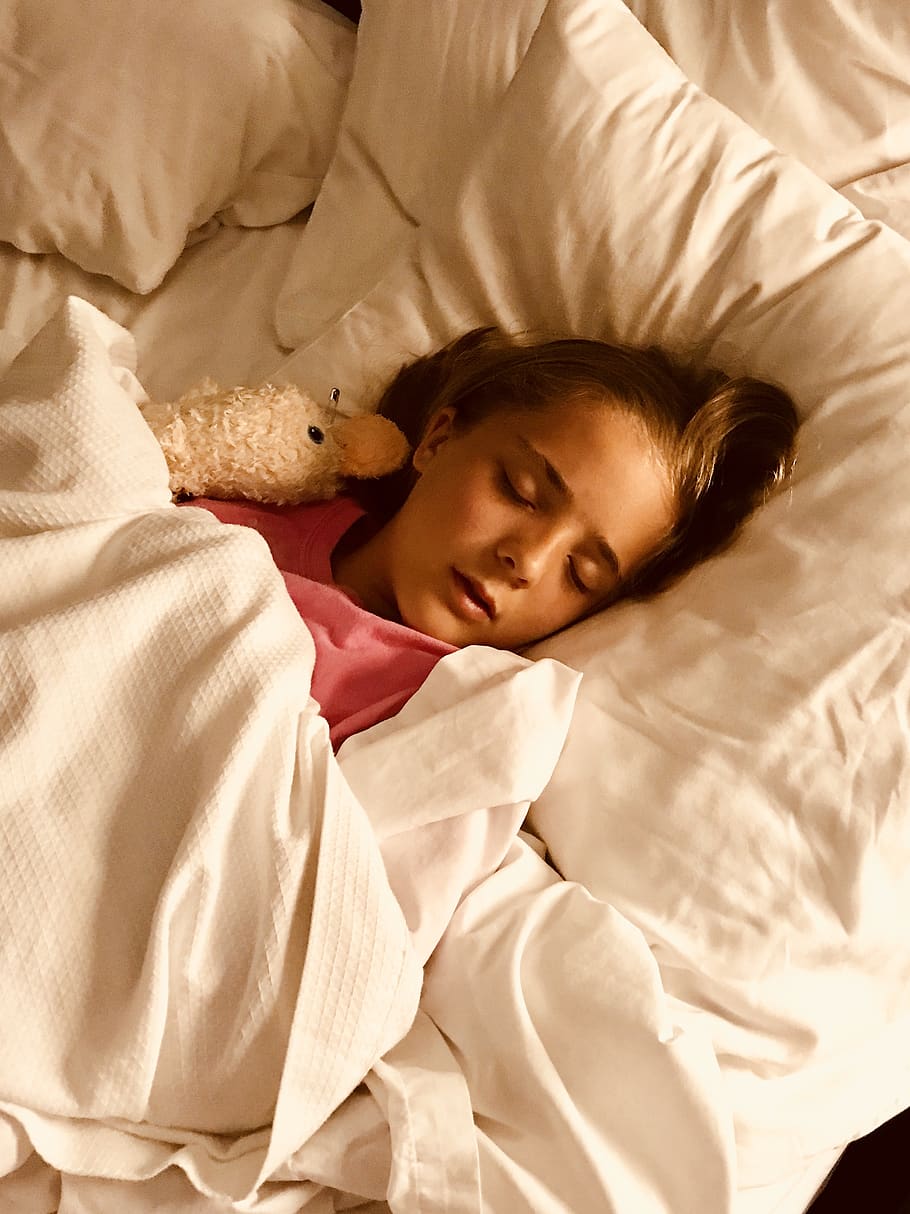 Girl Sleeping on Bed, bedroom, blanket, blond hair, child, close-up, HD wallpaper