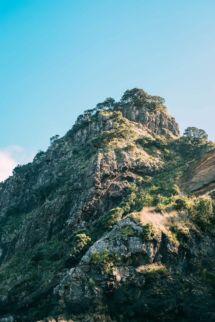 nature, outdoors, cliff, mountain, mountain range, peak, promontory HD wallpaper