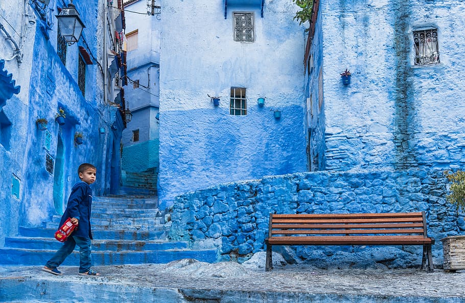 boy standing beside bench, architecture, full length, one person HD wallpaper