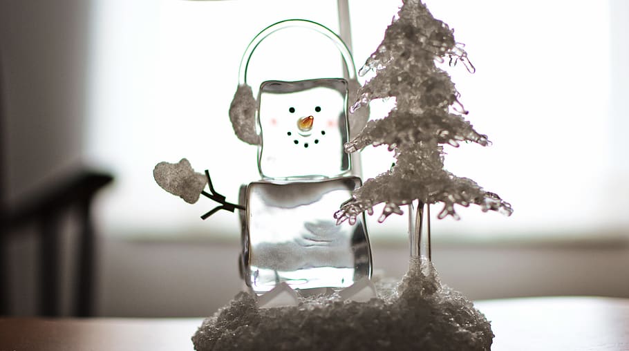 Ice Cube Snowman With Headphones Ornament, blur, christmas, close-up, HD wallpaper