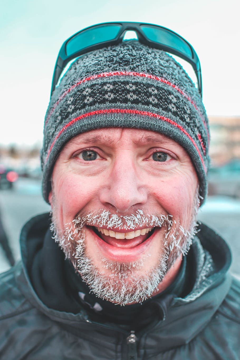 man taking selfie, clothing, apparel, hat, person, face, human HD wallpaper