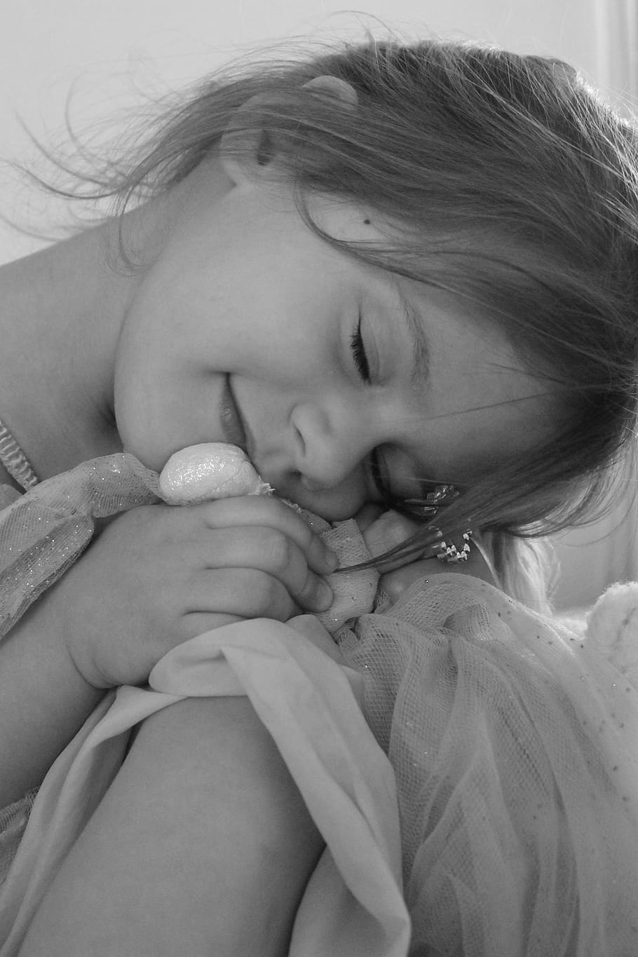 childhood, children, snuggles, sweet, dreams, princess, women HD wallpaper