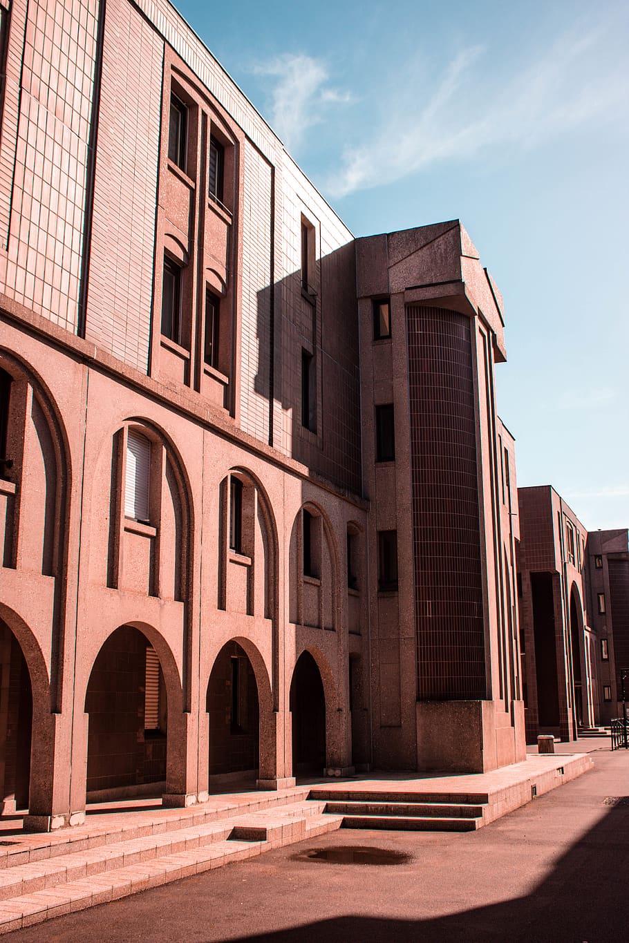 brown concrete buildding, architecture, building, brick, office building HD wallpaper