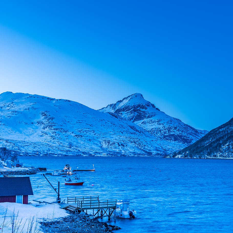 seashore near mountain hills during daytime, sky, cold temperature HD wallpaper