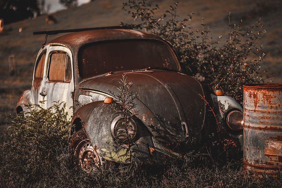 Photo of Abandoned Vintage Volkswagen Beetle Near Rusty Drum HD wallpaper