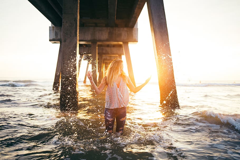 sea, ocean, water, waves, bridge, structure, people, girl, sunrise HD wallpaper